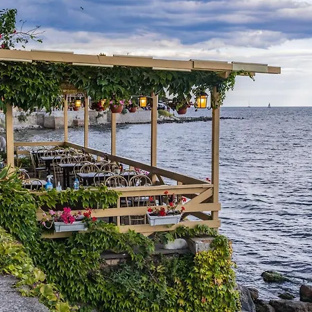 Luxury First Line With Pool By The Sea Несебр