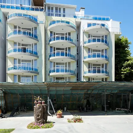 Апартаменты Luxury First Line With Pool By The Sea