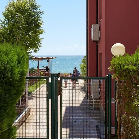 Luxury First Line With Pool By The Sea *