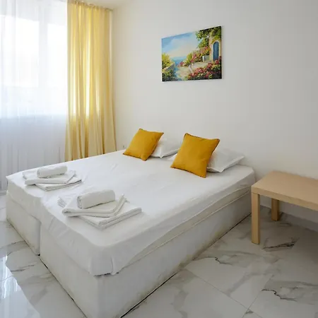 Апартаменты Luxury First Line With Pool By The Sea