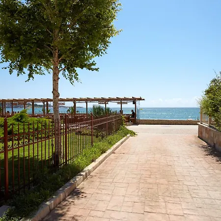 Luxury First Line With Pool By The Sea Апартаменты *