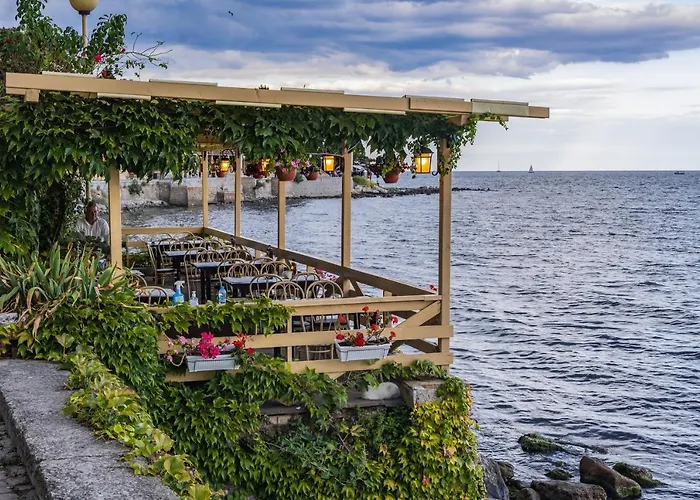 Luxury First Line With Pool By The Sea Neszebar