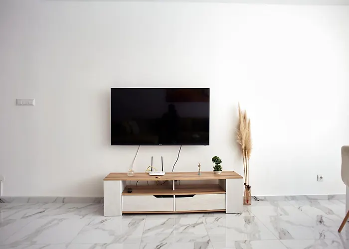 Luxury First Line With Pool By The Sea Apartman *