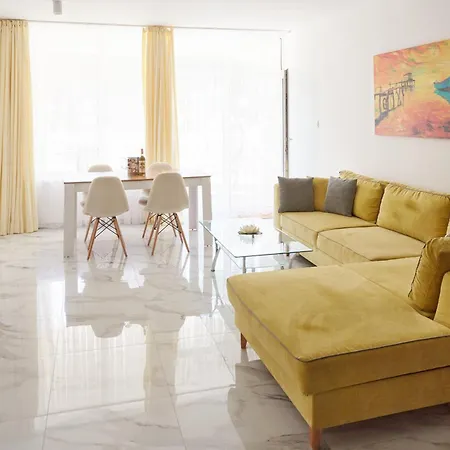Luxury First Line With Pool By The Sea Apartmán *