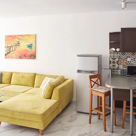 Luxury First Line With Pool By The Sea Apartmán