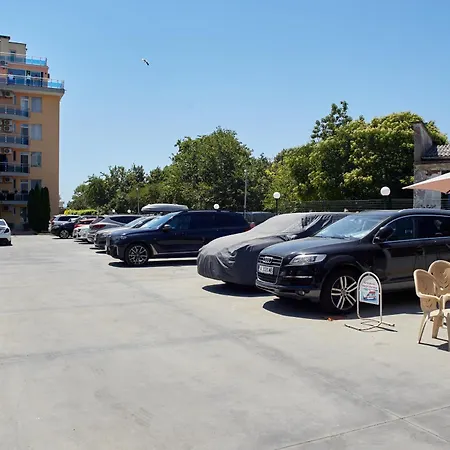 Luxury First Line With Pool By The Sea Apartmán *