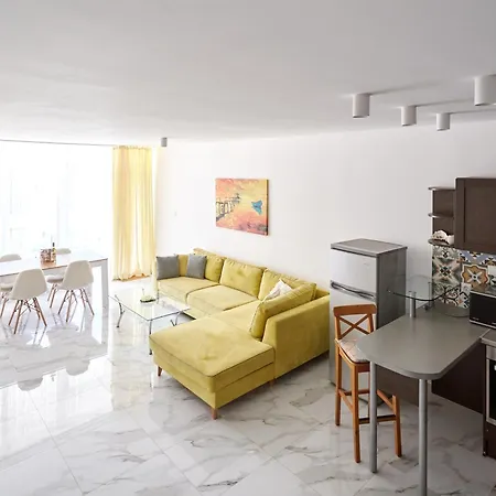 Luxury First Line With Pool By The Sea Apartmán